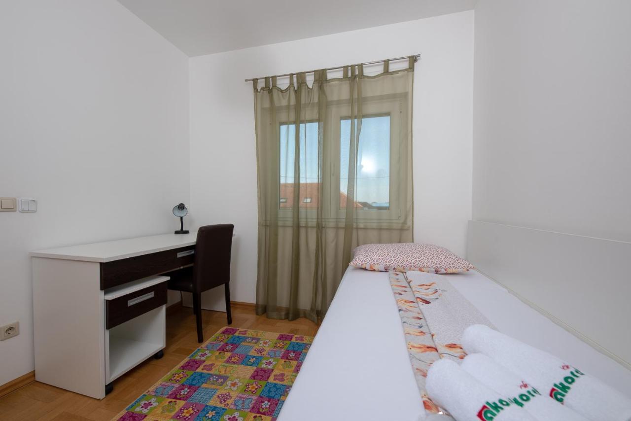 Apartmani Spoljar Zupanja Bagian luar foto