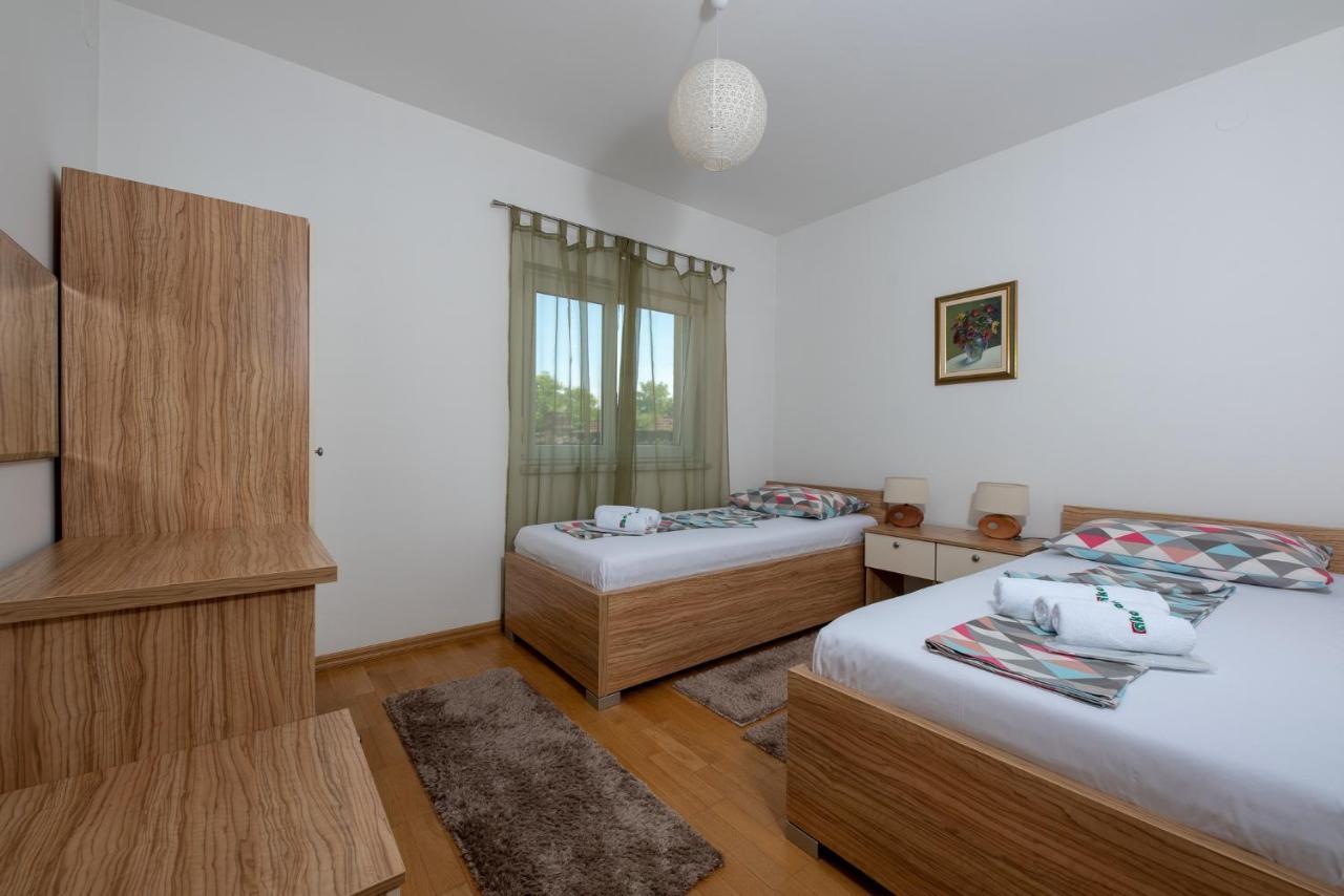 Apartmani Spoljar Zupanja Bagian luar foto