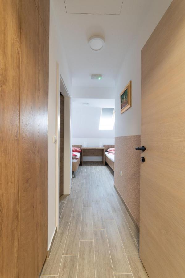 Apartmani Spoljar Zupanja Bagian luar foto