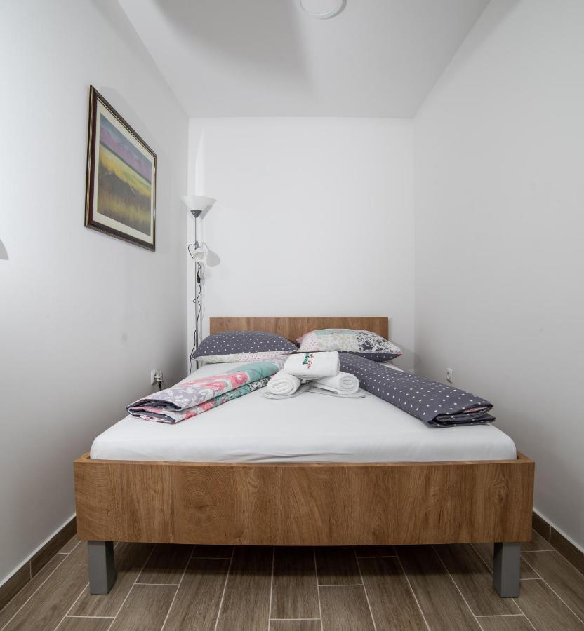 Apartmani Spoljar Zupanja Bagian luar foto