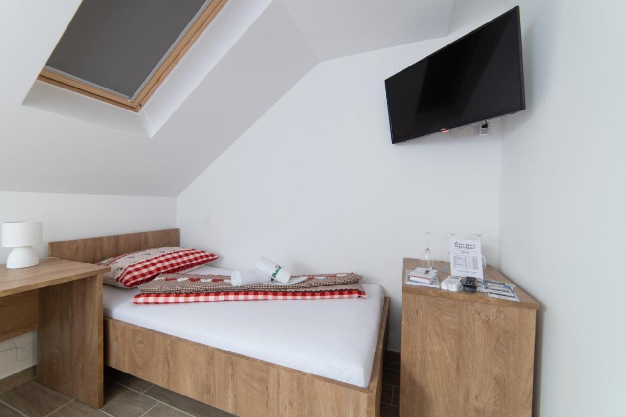 Apartmani Spoljar Zupanja Bagian luar foto