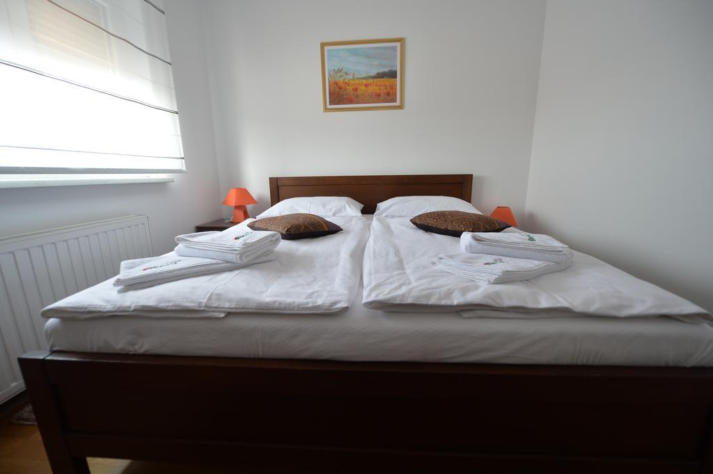 Apartmani Spoljar Zupanja Bagian luar foto