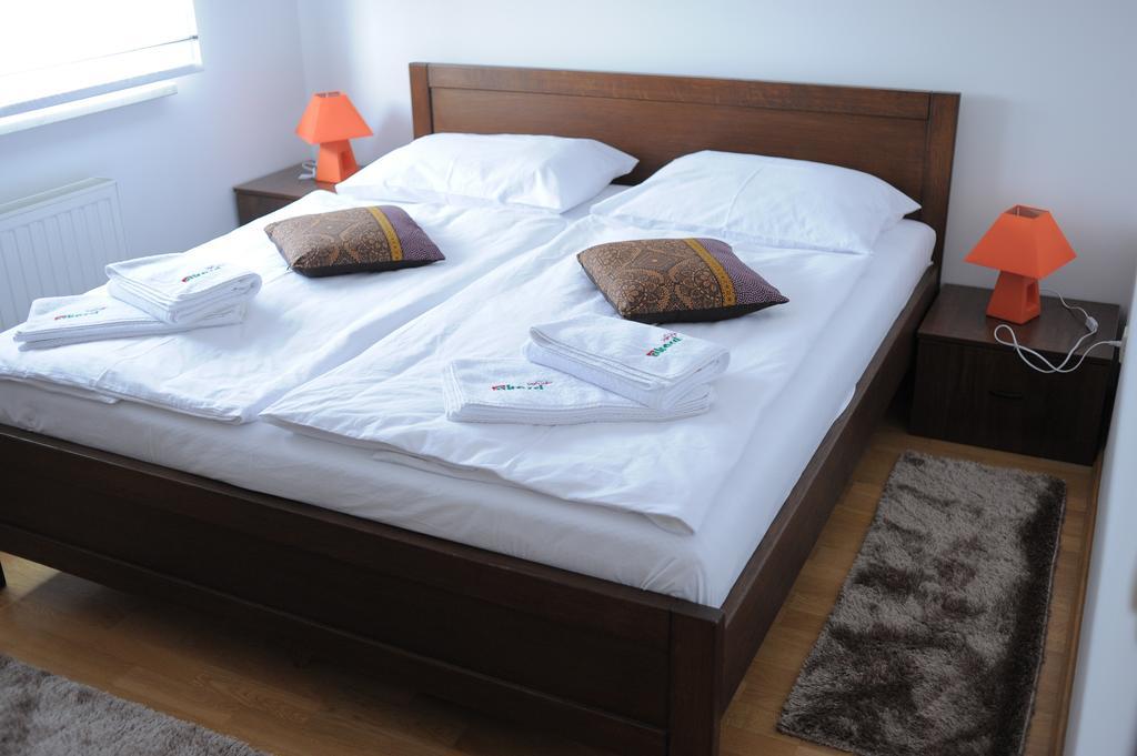 Apartmani Spoljar Zupanja Bagian luar foto