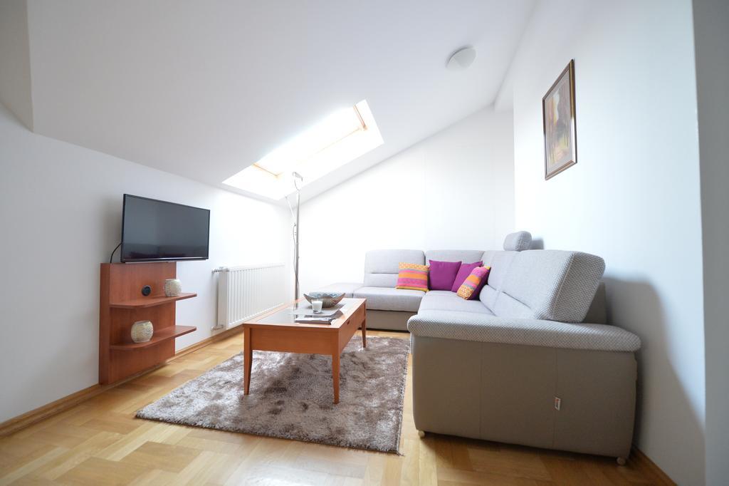 Apartmani Spoljar Zupanja Bagian luar foto
