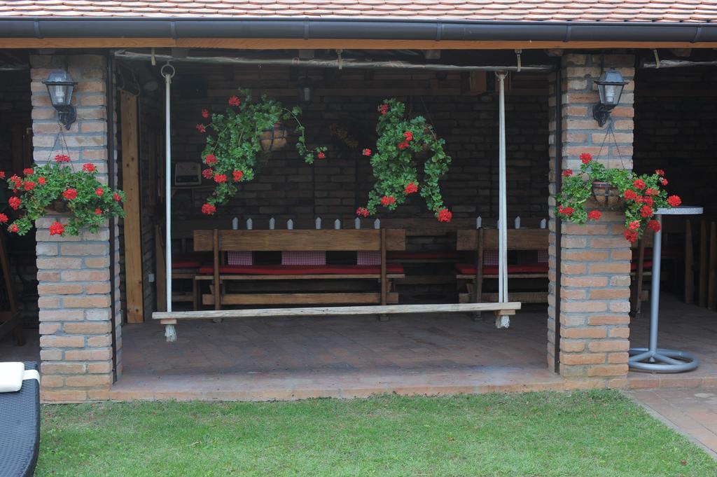 Apartmani Spoljar Zupanja Bagian luar foto
